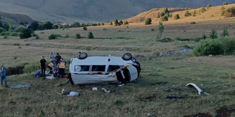 Erzincan’da trafik kazası: 1 ölü, 6 yaralı
