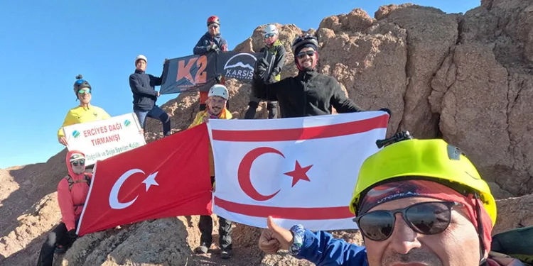 Kıbrıs Şehitleri Erciyes’in zirvesinde anıldı