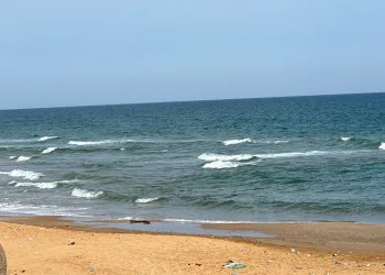Denize giren polis memuru boğuldu