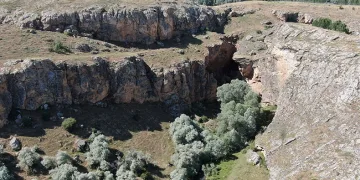 Uyuz hastaları bu gölde şifa arıyor