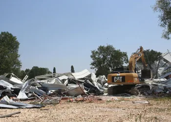 Tahtalı’da 2 kaçak yapı daha yıkıldı