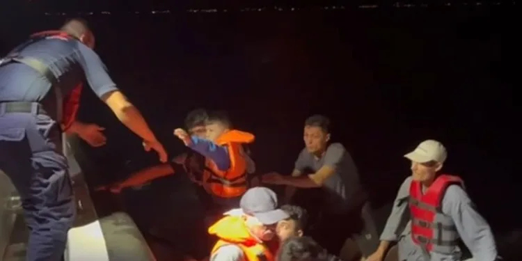 Ayvacık açıklarında 49 kaçak göçmen yakalandı