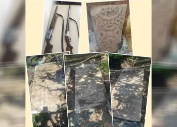 Tarihi eser operasyonunda mezar taşları ve mimari yapı parçası ele geçirildi