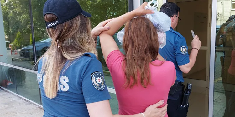Evden hırsızlıktan gözaltına alındı