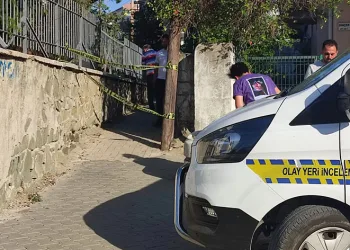 Silahla vurulan yaralıyı polis ekipleri hastaneye götürdü
