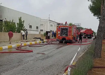 Uşak’ta tekstil fabrikasında çıkan yangın söndürüldü