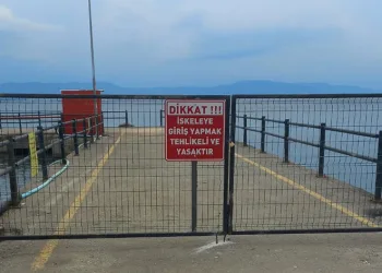 Çökme riskine karşı Kumla iskelesine mühür vuruldu