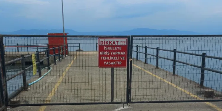 Çökme riskine karşı Kumla iskelesine mühür vuruldu