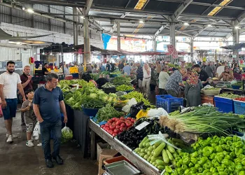 Halk pazarında fiyatlar arttı