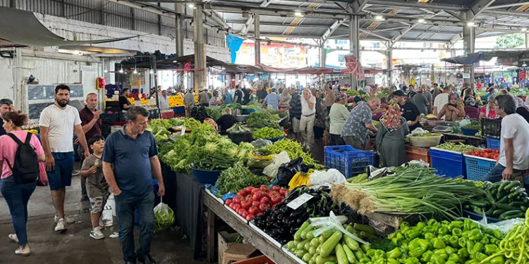 Halk pazarında fiyatlar arttı