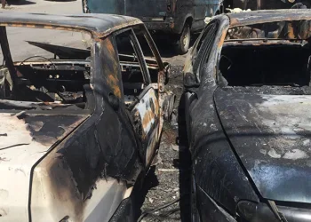 Otoparktan yükselen alevler 7 aracı kül etti