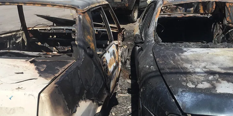 Otoparktan yükselen alevler 7 aracı kül etti