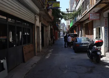 Polisten kaçan şüpheliye vatandaştan çelme
