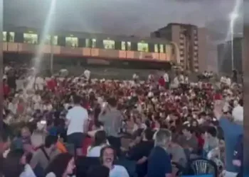 Marmaray makinisti milli maçı izledi
