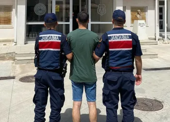 Cinsel istismar suçundan aranan şüpheli jandarmadan kaçamadı