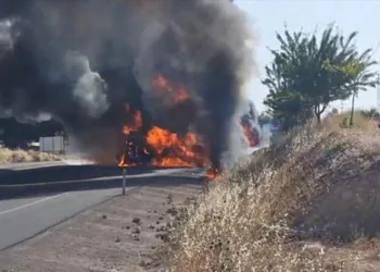 Akaryakıt yüklü tanker alev alev yandı