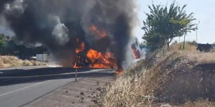Akaryakıt yüklü tanker alev alev yandı