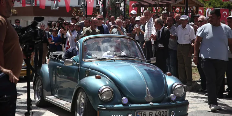 CHP Genel Başkanı Özgür Özel ilçeye vosvos ile geldi