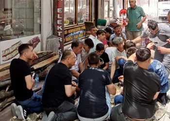 Adak pilav geleneği sürüyor