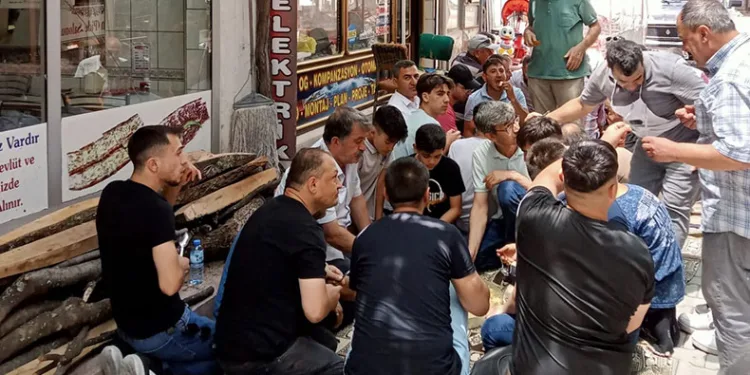 Adak pilav geleneği sürüyor
