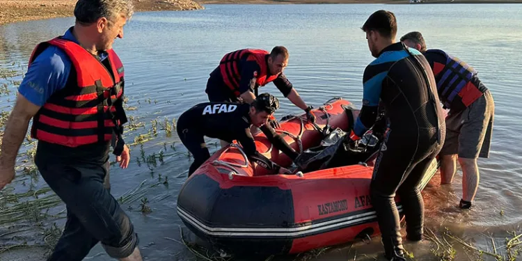 Serinlemek için girdiği barajda boğuldu
