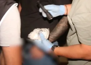 Uyuşturucu hapları iç çamaşırına saklamış