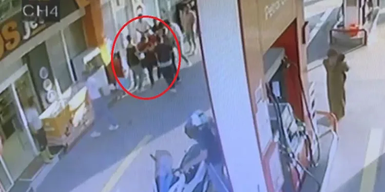 ‘Niye çöp atıyorsun?’ dedi, 15 kişiden dayak yedi