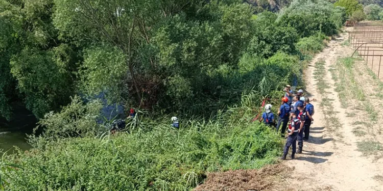 Önce otomobil, ardından 2 kişinin cesedi bulundu