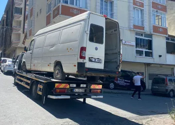 Mahallenin korkulu rüyası olan araçlar çekildi