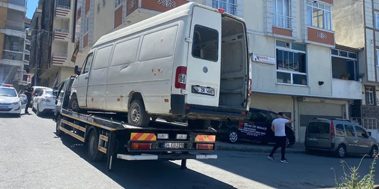 Mahallenin korkulu rüyası olan araçlar çekildi