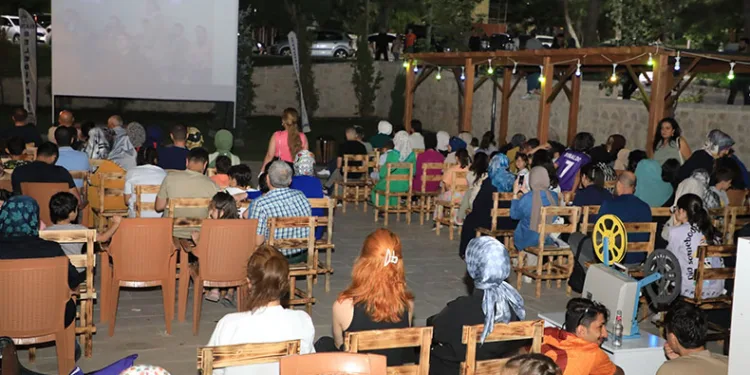 Elazığ’da ‘Açık Hava Sinema Günleri’ başladı