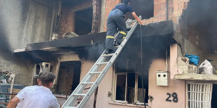 Kocasına kızıp evi ateşe verdi