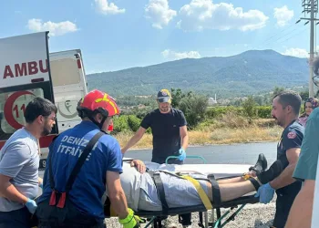 Aynı yöne giden 2 otomobil çarpıştı 6 yaralı