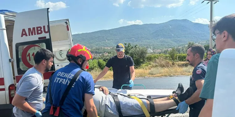 Aynı yöne giden 2 otomobil çarpıştı 6 yaralı