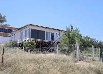 Uğruna cinayet işlenen ev kundaklandı