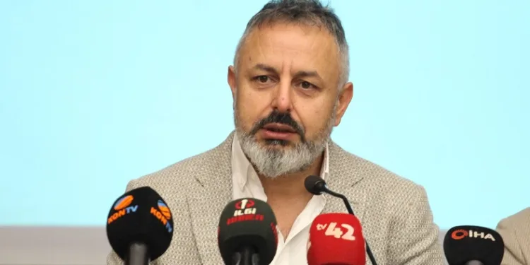 Konyaspor Başkanı Ömer Korkmaz: “Büyük engel olan transfer yasağını kaldırmayı başardık”