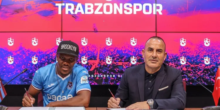 Anthony Nwakaeme için imza töreni düzenlendi