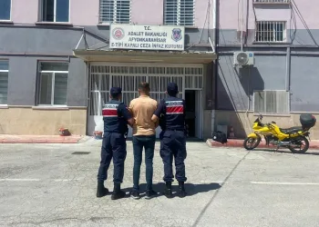 Uyuşturucu madde satmaktan 5 yıl hapisle aranan şahsı jandarma yakaladı