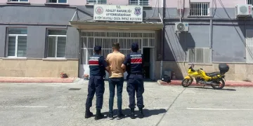 Uyuşturucu madde satmaktan 5 yıl hapisle aranan şahsı jandarma yakaladı