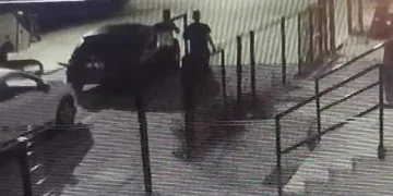 Markalı 5 çift ayakkabı çaldılar