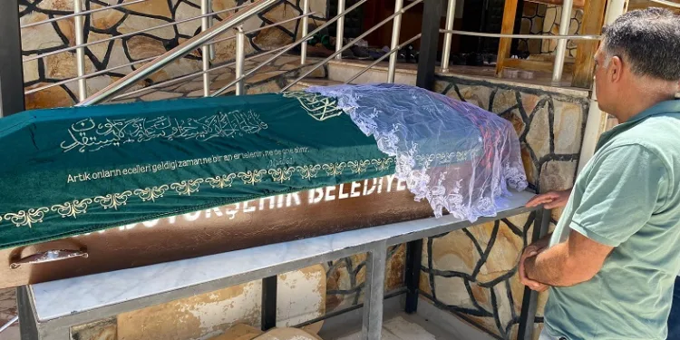 Patlamada hayatını kaybeden genç kız, beyaz duvak ile uğurlandı