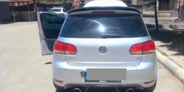 Gece vakti egzoz patlatan sürücü polisin ısrarlı takibi sonucu yakalandı