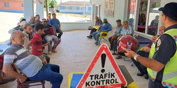 Vatandaşlara trafik kurallarının önemi anlatıldı