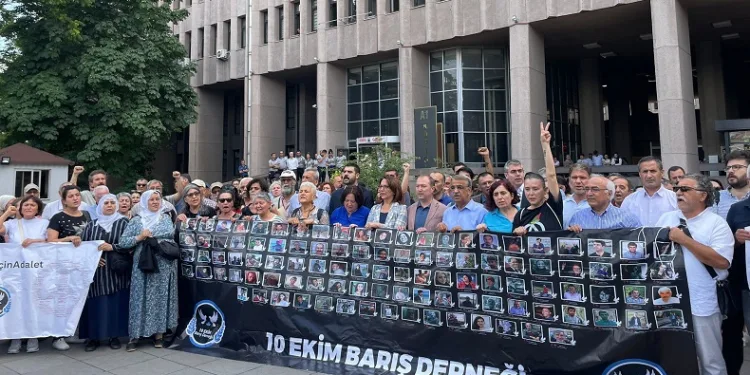Gar davasında çıkan karara hayatını kaybedenlerin ailelerinden açıklama