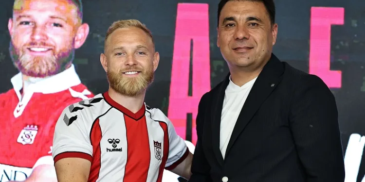 Alex Pritchard, Sivasspor’a imzayı attı