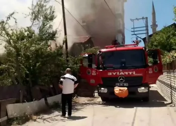 Tek katlı evde çıkan yangın söndürüldü