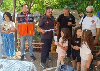 Selden zarar gören mahalle halkına bilgilendirme