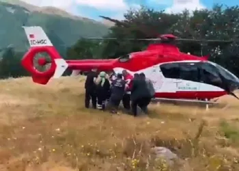 Kırsalda nöbet geçiren hastanın imdadına ambulans helikopter yetişti