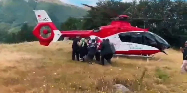 Kırsalda nöbet geçiren hastanın imdadına ambulans helikopter yetişti