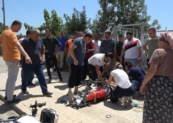 Önündeki minibüse çarpan motosiklet sürücüsü yaralandı